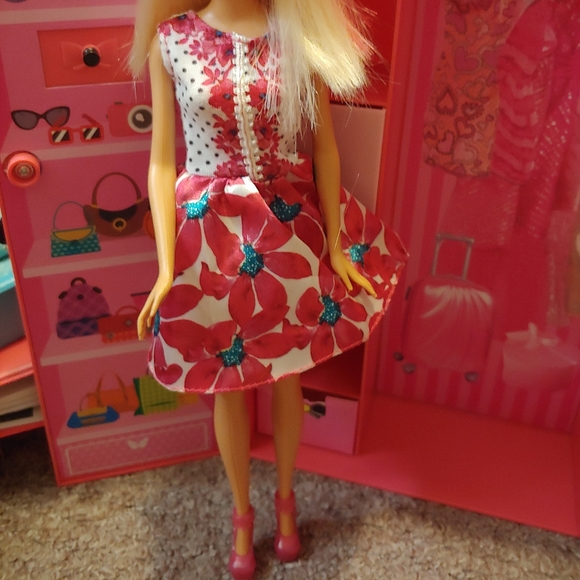 Barbie - Picture 3 of 4